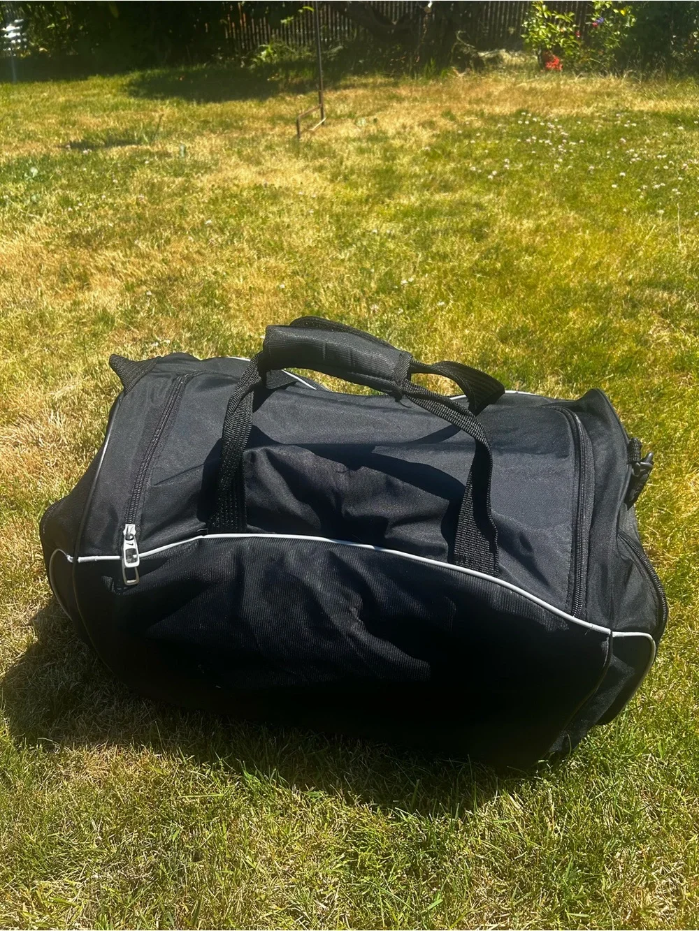 Nike Black Duffle Bag Men's Gym Travel Bag Size 23”x13”x10”